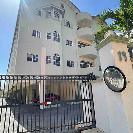 One Bedroom City Apartment Fully Ac With 24Hrs Security Kingston Ngoại thất bức ảnh