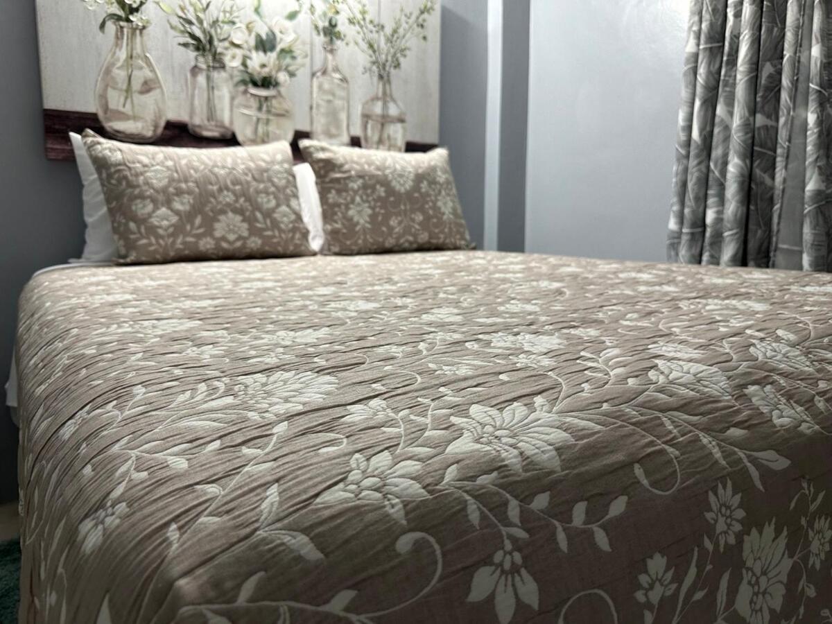 One Bedroom City Apartment Fully Ac With 24Hrs Security Kingston Ngoại thất bức ảnh