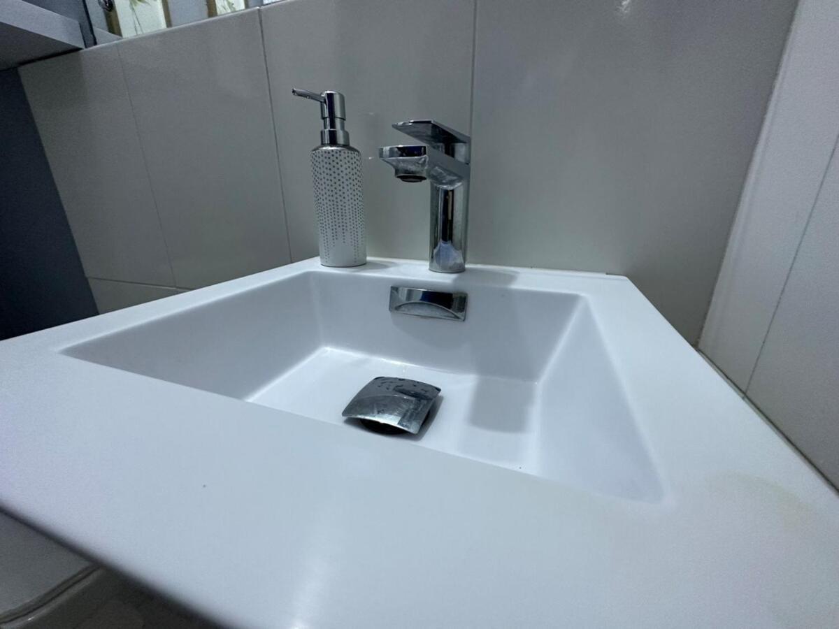 One Bedroom City Apartment Fully Ac With 24Hrs Security Kingston Ngoại thất bức ảnh