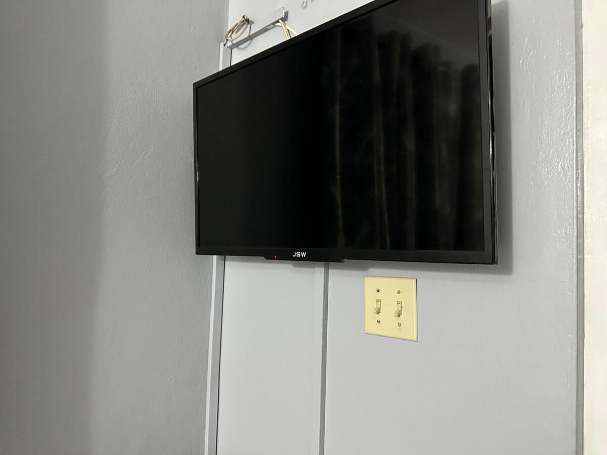 One Bedroom City Apartment Fully Ac With 24Hrs Security Kingston Ngoại thất bức ảnh