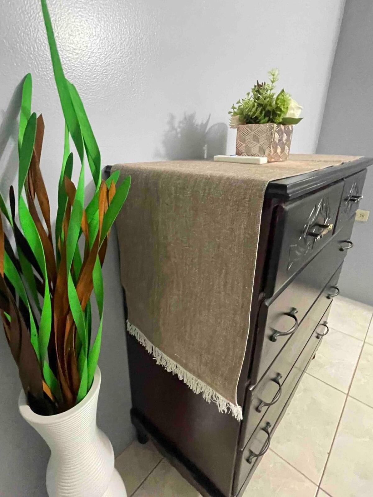 One Bedroom City Apartment Fully Ac With 24Hrs Security Kingston Ngoại thất bức ảnh